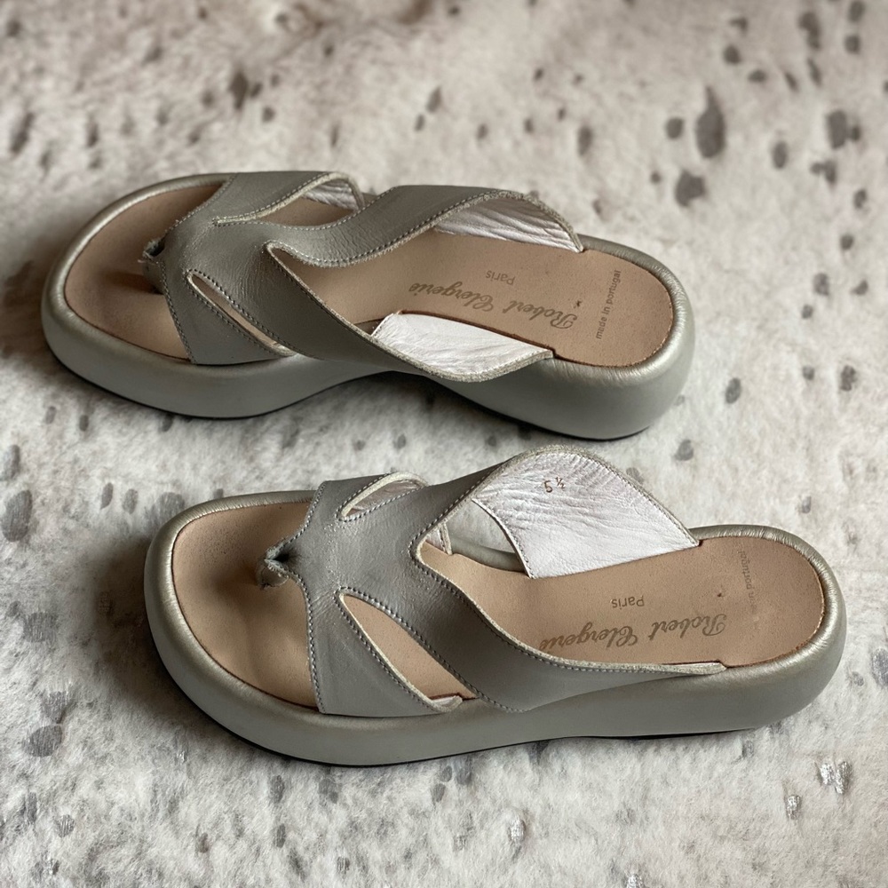 Robert Clergerie sandal size 5 1/2. 9 1/8 inch toe to heel.